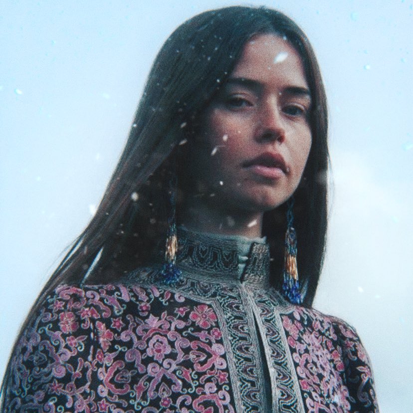ThinkerRhaelya's tweet image. ➷ lyanna stark + 𝐡𝐞𝐫 𝐨𝐰𝐧 𝐯𝐨𝐢𝐜𝐞 in asoiaf:
“promise me, ned” / “robert will never keep to one bed. i hear he has gotten a child on some girl in the vale” / “love is sweet, dearest ned, but it cannot change a man’s nature” / “that’s my father’s man you are kicking” /…
