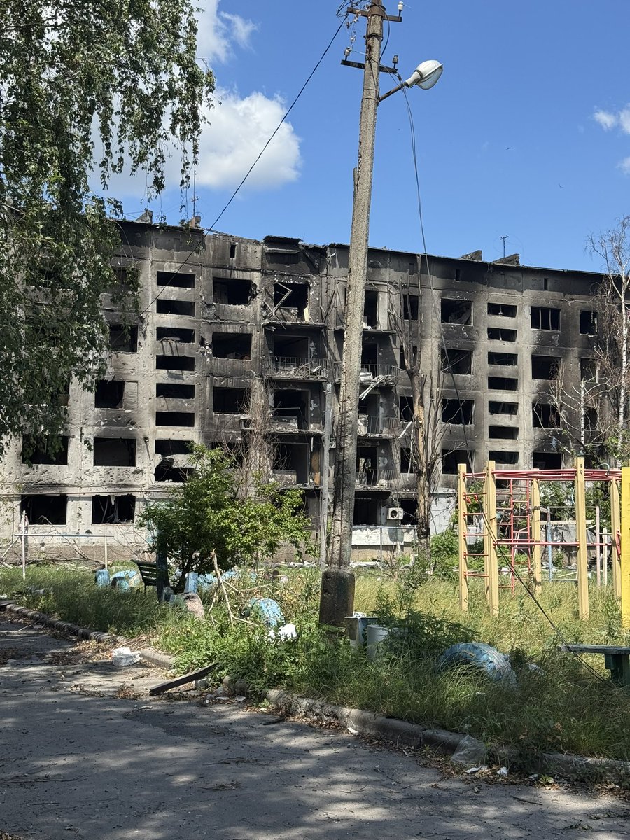 jana_skhidna's tweet image. міста перетворюють в руїни, а люди які їх тримають — тримаються!
📍Покровськ
місто яке переживає зараз найтемніші і найскладніші ночі і дні.