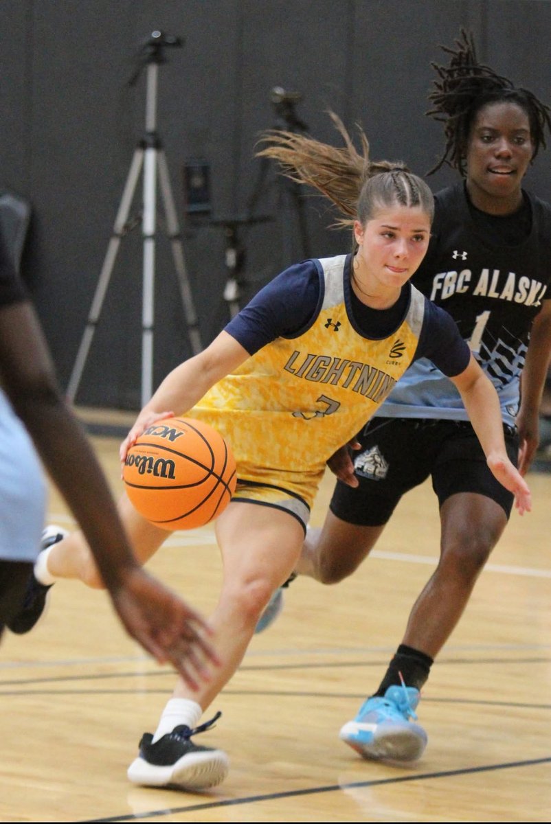 28point5Scout's tweet image. ⭐️ 28.5 Scouting
Lightning Melious finished the weekend with momentum.
‘27 G Emily Salafia (@emilysalafia1) is an all-around athlete with a diverse skill set.
‘26 Stella Ziogas figured into the equation for the Lightning with energy & timely buckets.