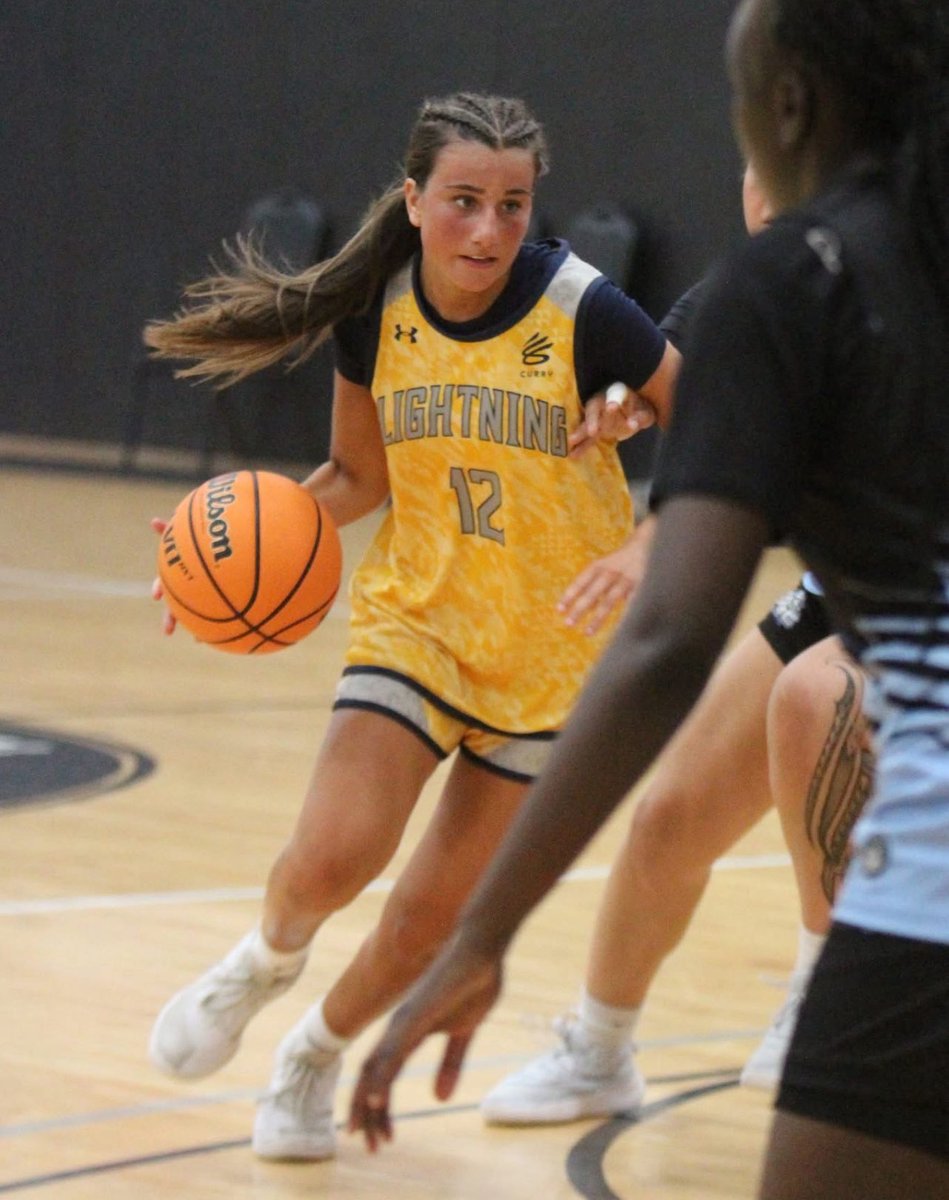 28point5Scout's tweet image. ⭐️ 28.5 Scouting
Lightning Melious finished the weekend with momentum.
‘27 G Emily Salafia (@emilysalafia1) is an all-around athlete with a diverse skill set.
‘26 Stella Ziogas figured into the equation for the Lightning with energy & timely buckets.