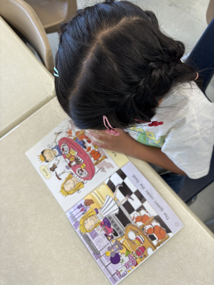 TeacherToronto's tweet image. The @TCDSBSummerLrn students doing independent reading from our wide selection of decodable books… a great way to start an afternoon! #Readingisfun @TCDSB #TCDSBslp2025