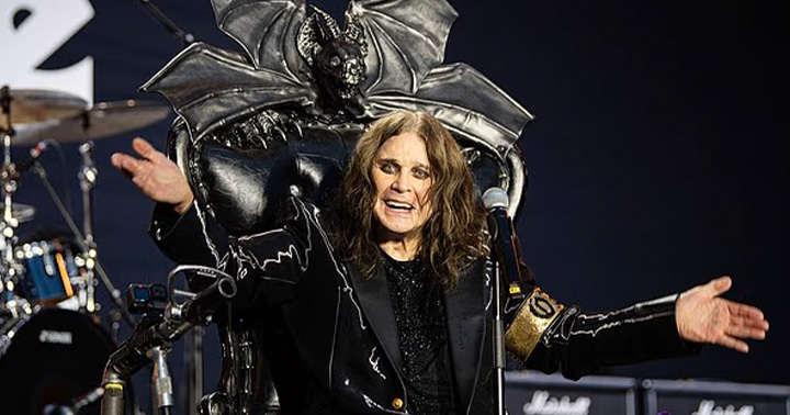 Daily_MailUS's tweet photo. Metallica heartbroken by news of Ozzy Osbourne's death https://t.co/K23xB2f2rS https://t.co/qS0Dvw2gLm