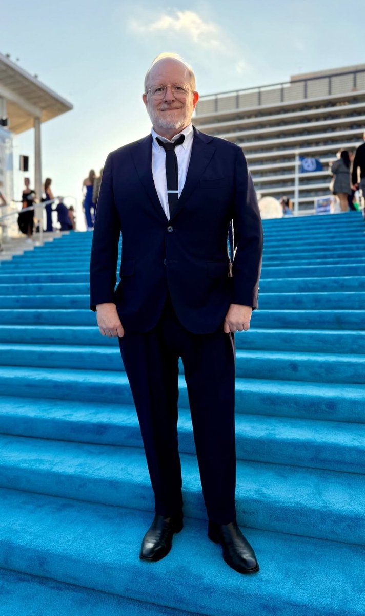 iREUS_SA's tweet image. Mark waid at the #Superman and #FantasticFour premiere
he's really eating good this month