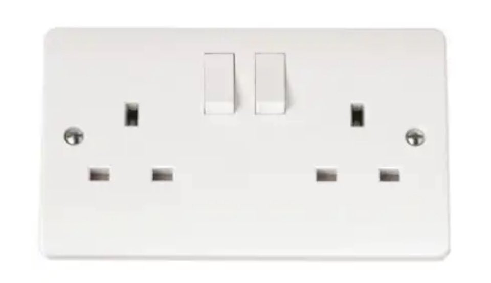 nixonelectrical's tweet photo. Plenty of choice #doublesocket @BGElectrical @hageruk @Knightsbrdge @SchneiderElec https://t.co/q3LG9B1jDh