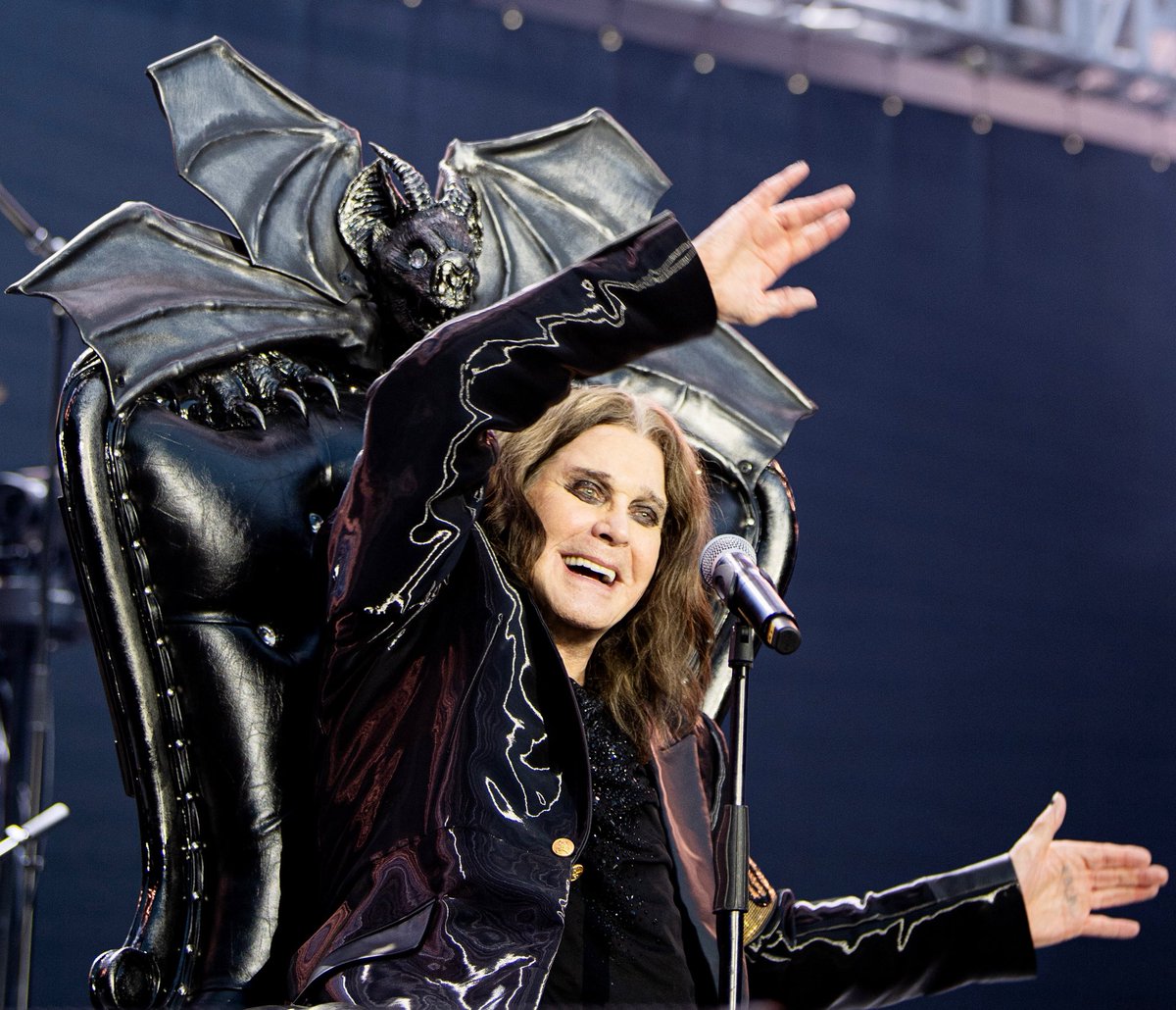 OzzyOsbourne's tweet image. It is with more sadness than mere words can convey that we have to report that our beloved Ozzy Osbourne has passed away this morning. He was with his family and surrounded by love.
We ask everyone to respect our family privacy at this time.
Sharon, Jack, Kelly, Aimee and…