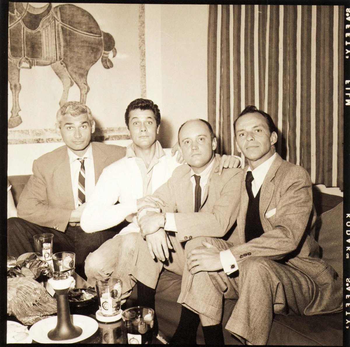 soulrideblog's tweet image. Jeff Chandler
Tony Curtis
Frank Sinatra…
…and some business man who must’ve thought he’d won the lottery
Sammy Davis, Jr.’s 29th birthday party
1954
📸: Sammy Davis, Jr