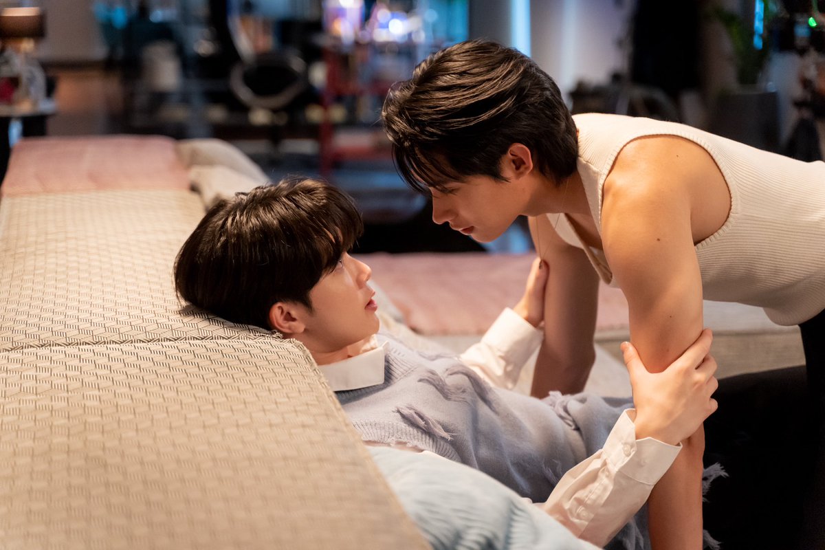 notiksplay's tweet photo. El drama BL ‘Battle of the Writers’ protagonizado por TutorYim, ya se encuentra disponible en iQIYI https://t.co/Uxj9kAzMkf
#Battleofthewriters
#TutorYim #TutorKrp
#Mynameis_yim
#bllovers #boyslove #blseries
#blrecommendation
#thaibl #thaiblseries https://t.co/jpdpvSFmax