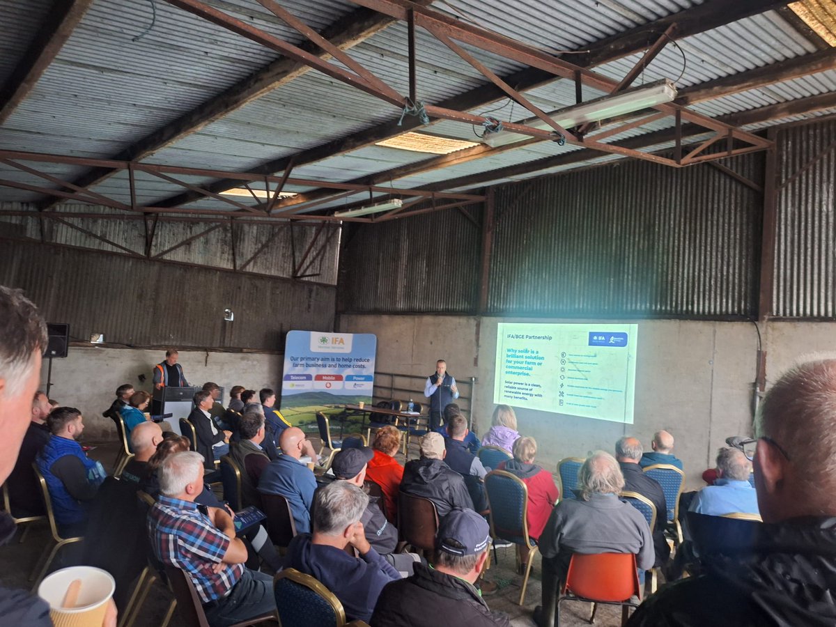 JacWhelanFagan's tweet image. Peter Clarke from @IFAmedia Solar kicking off our solar roadshow here in the Ridge, Old Leighlin, Co.Carlow @PaulOBrien2020 @AliceDoyleIFA @gormanifa @BrendanHickey20 @WilliamD_IFA