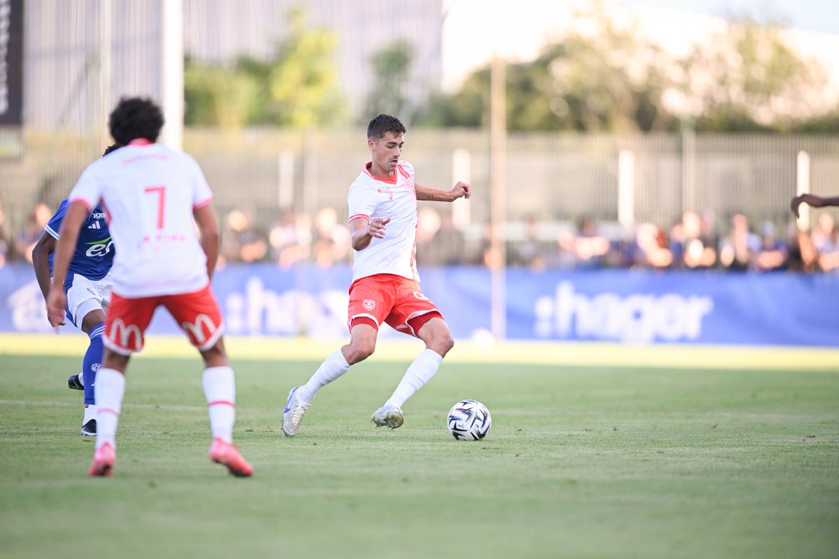 asnlofficiel's tweet image. Malgré un but de Teddy Bouriaud, nos Nancéiens s’inclinent face à une belle équipe de Strasbourg.

Prochaine rendez-vous ce samedi face à Épinal 🔜👊🔴⚪️

RCSA 2️⃣-1️⃣ ASNL l 90’

#RCSAASNL