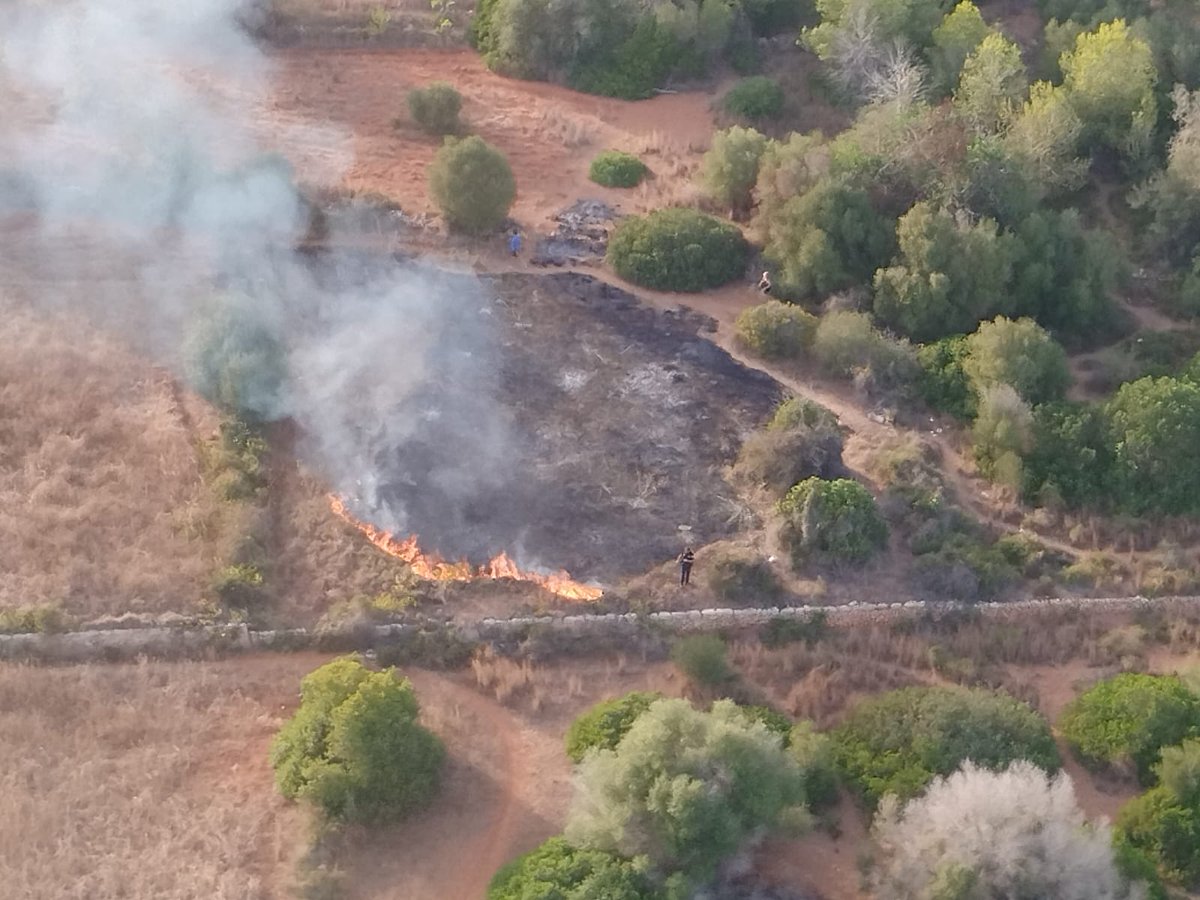 AgriculturaGOIB's tweet photo. Incendi agrícola #CanRamon
Mitjans d'@AgriculturaGOIB que hi han actuat: un mitjà aeri, quatre brigadistes i un agent de Medi Ambient (AMA)
#SantaEulàriaDesRiu #Eivissa https://t.co/vJvHyenyW0