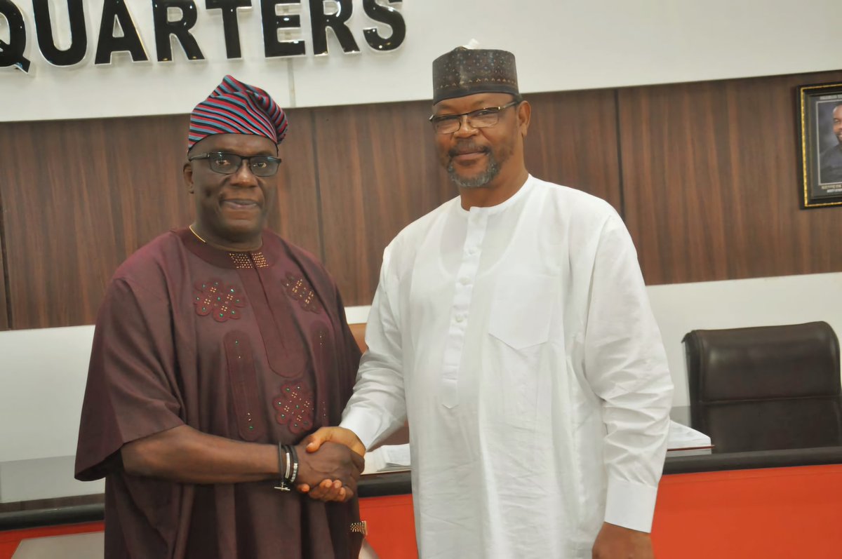 OfficialAPCNg's tweet image. Chairman, Governing Board of the Nigerian Television Authority (NTA), and APC National Publicity Secretary, Barr. Felix Morka, CON, on Tuesday undertook a familiarization visit to the NTA headquarters where he was received by NTA's Director General/CEO, Salihu Abdulhamid Dembos.