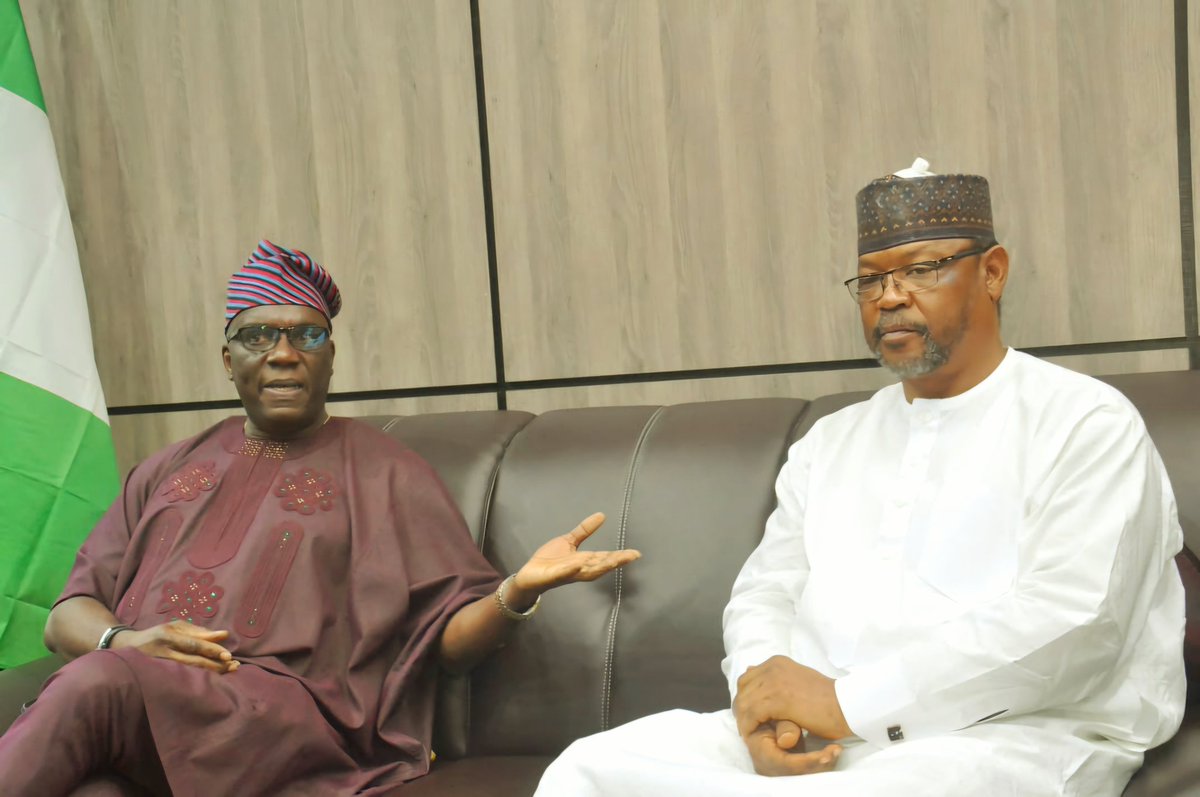 OfficialAPCNg's tweet image. Chairman, Governing Board of the Nigerian Television Authority (NTA), and APC National Publicity Secretary, Barr. Felix Morka, CON, on Tuesday undertook a familiarization visit to the NTA headquarters where he was received by NTA's Director General/CEO, Salihu Abdulhamid Dembos.
