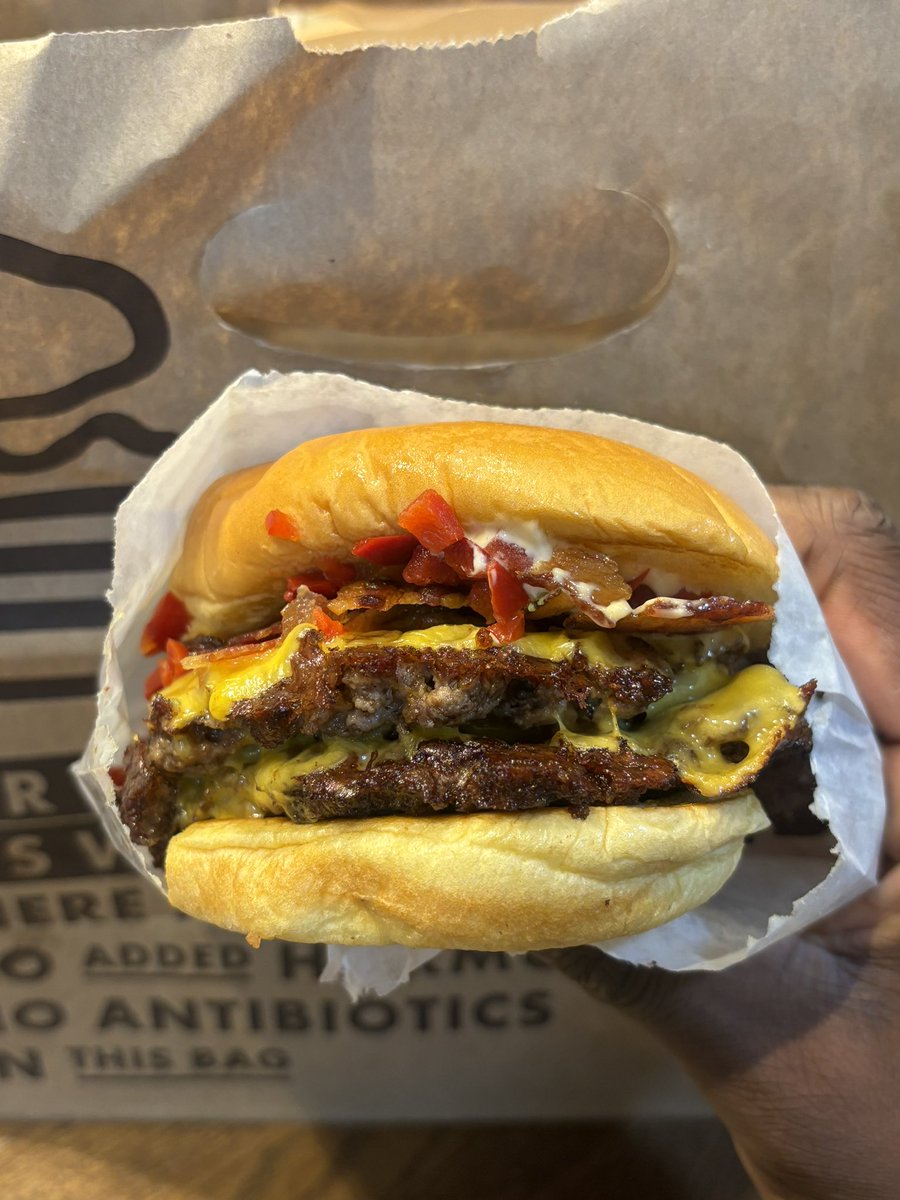 DEREISS_'s tweet image. The greatest burger of all time?