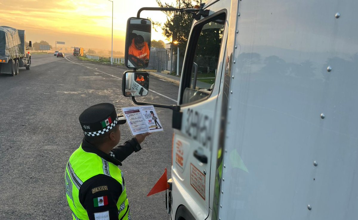 Once Noticias (@oncenoticiastv) on Twitter photo 🛣️ #PreguntaDelDía | ¿Qué propones para mejorar la seguridad en las carreteras del país?
Comparte y comenta, te leemos en #OnceNoticiasMeridiano con <a href="/carelety/">Lety Carbajal Arellano</a> y <a href="/CarlaConGa05/">Carla Contreras</a>. 🛣️ #PreguntaDelDía | ¿Qué propones para mejorar la seguridad en las carreteras del país?
Comparte y comenta, te leemos en #OnceNoticiasMeridiano con <a href="/carelety/">Lety Carbajal Arellano</a> y <a href="/CarlaConGa05/">Carla Contreras</a>.