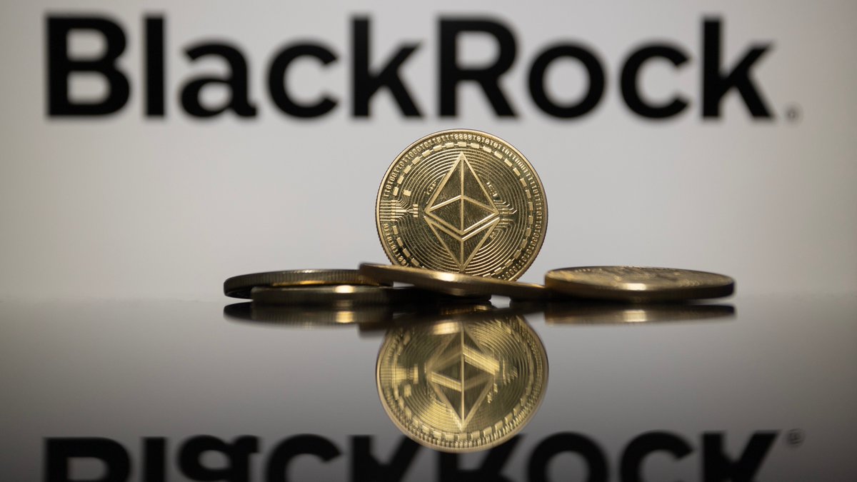 paulbarron's tweet image. 🚨 $ETH SUPPLY SHOCK by BlackRock?
The data is insane:
29.03% of total supply now LOCKED in staking (ATH)
Only ~121M $ETH circulating vs ~130M total
Exchange balances at 8-year LOWS (13.5%)
140k+ ETH withdrawn from exchanges in a single day last week
When ETH was $4,100,…