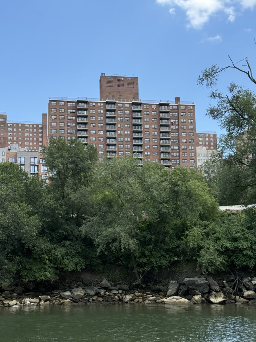 NickyFrank30's tweet image. Real New Yorkers know the historical significance of this building.