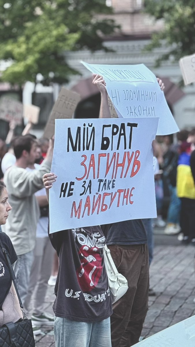 lil_kirsch's tweet photo. «ніхто не прийде» https://t.co/CYDrVrgTjT