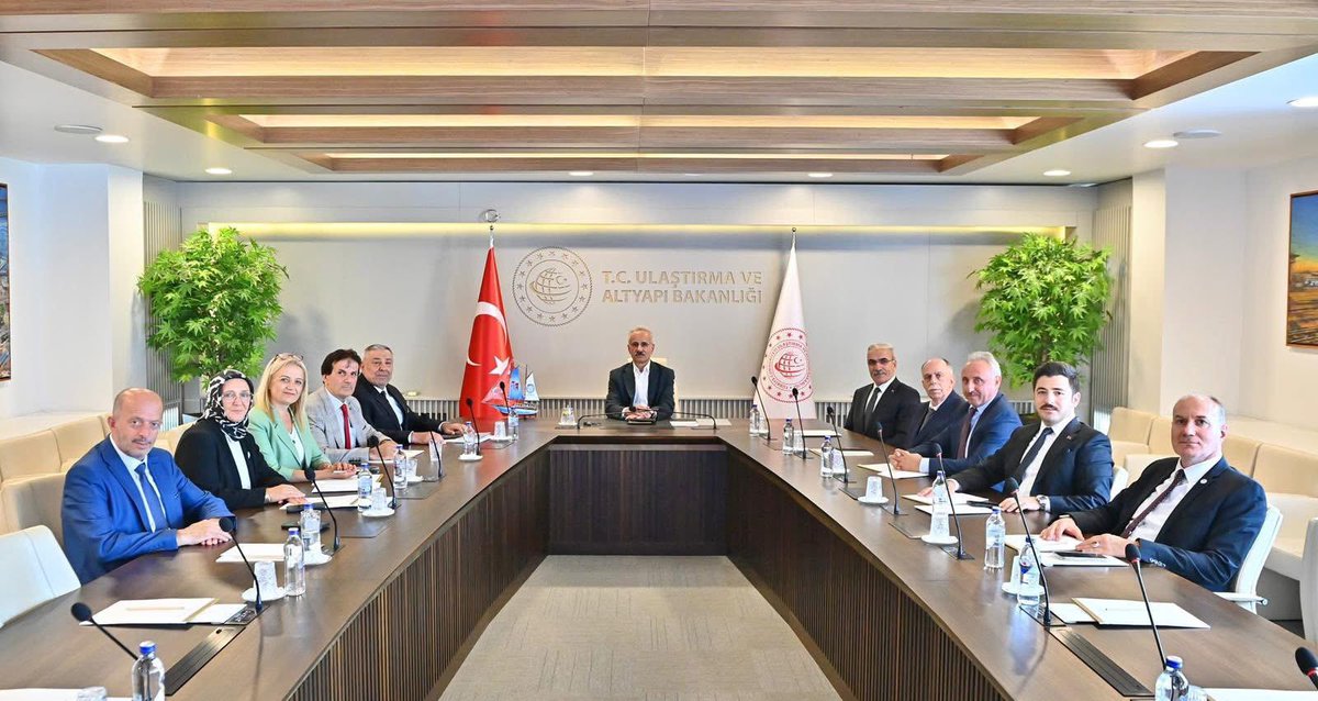 Yönetim Kurulumuz ile birlikte Ulaştırma ve Altyapı Bakanımız Sayın Abdulkadir Uraloğlu’nu makamında ziyaret ettik.

Nazik misafirperverlikleri için değerli Bakanımıza teşekkür ediyor, çalışmalarında başarılar diliyoruz.

İsmail Şatıroğlu
Genel Başkan