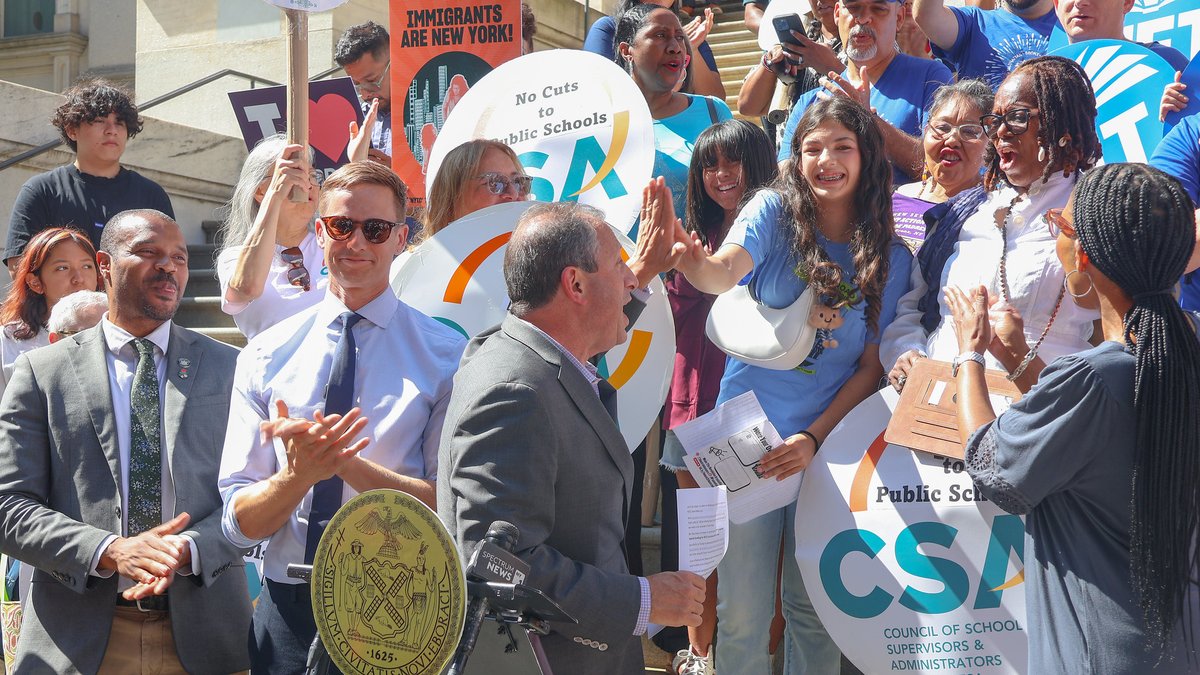 NYCComptroller's tweet image. With the freezing of federal education funding & the @usedgov on the brink of being dismantled, @realDonaldTrump is out to destroy public education.
I'm proud to stand alongside @CMRitaJoseph in the fight to ensure the next generation has access to free, public education.