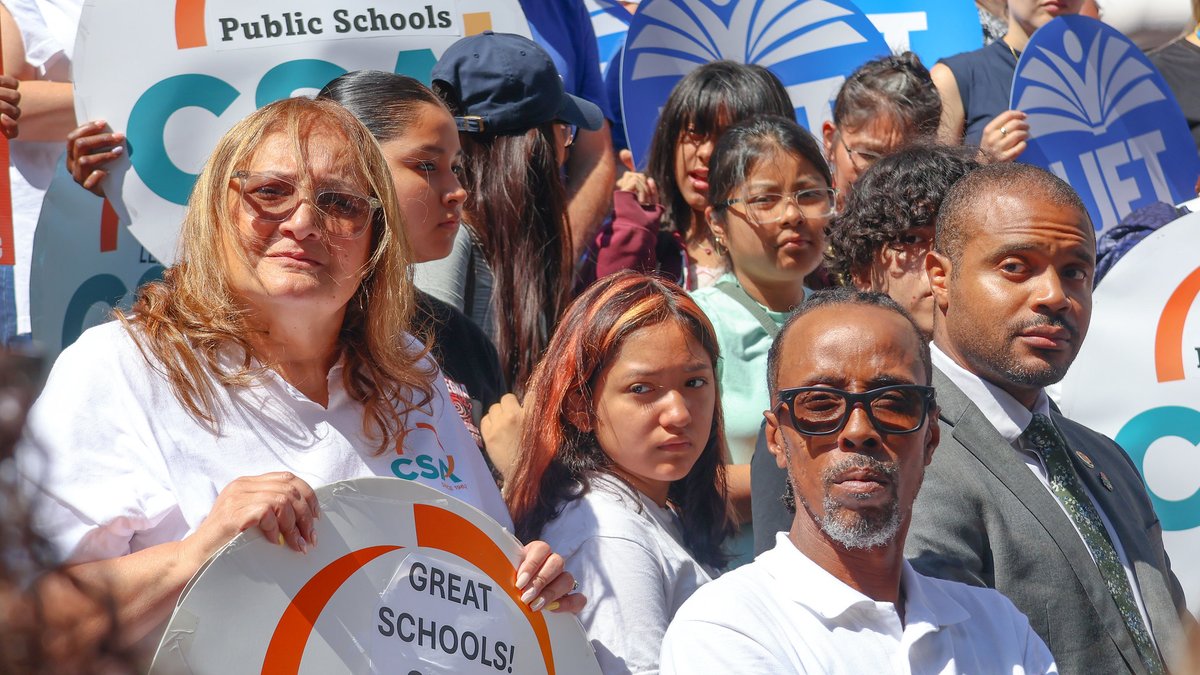 NYCComptroller's tweet image. With the freezing of federal education funding & the @usedgov on the brink of being dismantled, @realDonaldTrump is out to destroy public education.
I'm proud to stand alongside @CMRitaJoseph in the fight to ensure the next generation has access to free, public education.