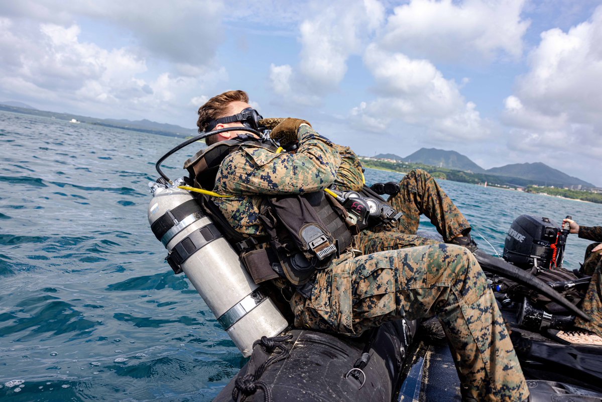 PacificMarines's tweet image. Oxygen Is Overrated! 🤿
#PacificMarines with @3d_Marine_Div conduct a search and recovery dive drill on Camp Schwab, Okinawa, Japan, July 15, 2025.
📸: Lt. Col. Jeff Brewer and LCpl. Kendrick Jackson | @USMC