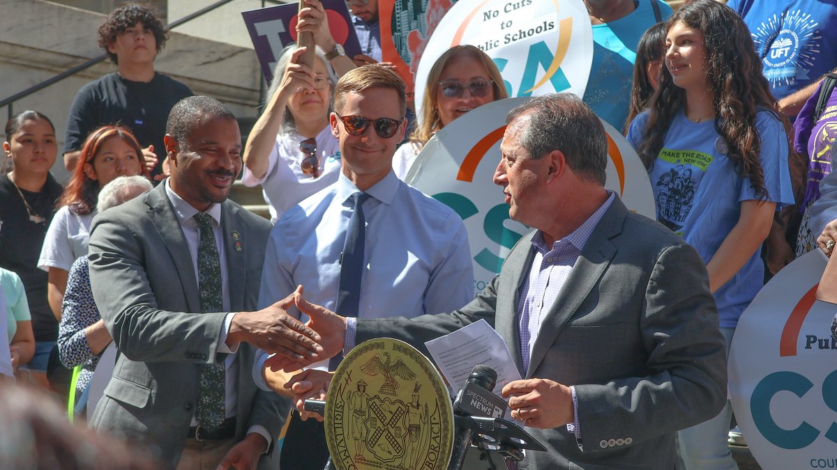 NYCComptroller's tweet image. With the freezing of federal education funding & the @usedgov on the brink of being dismantled, @realDonaldTrump is out to destroy public education.
I'm proud to stand alongside @CMRitaJoseph in the fight to ensure the next generation has access to free, public education.