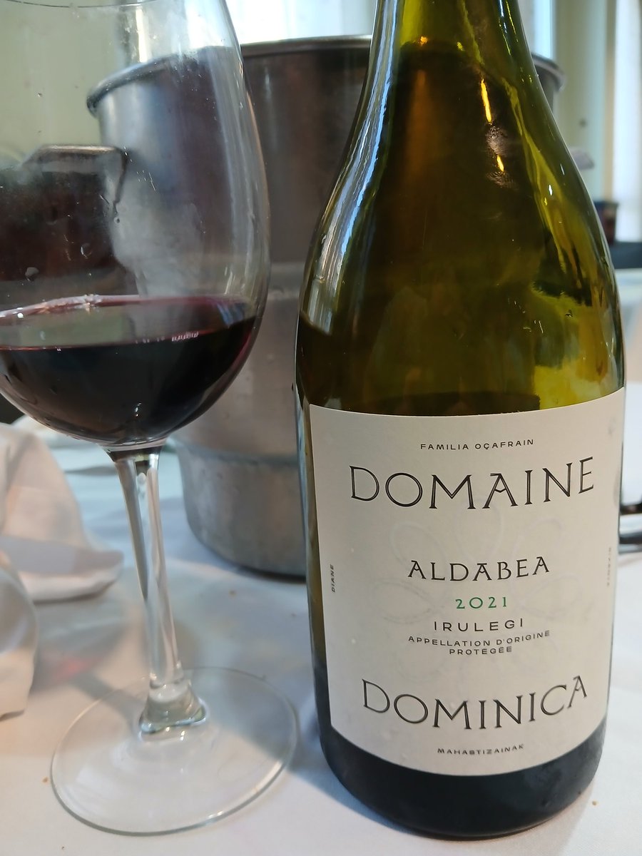 Oso ona irulegiko osafrain familiak egiten duen ardo ardo hau! Domaine aldabanea "Dominica"