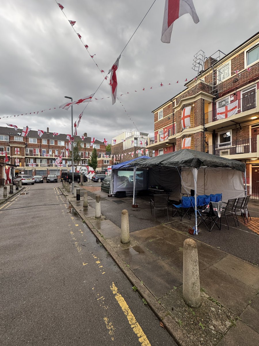 Absolutely pelted down setting up and we had to do what we could .. but we wasnt gonna miss this .. come on the <a href="/Lionesses/">Lionesses</a> .. do the business !! #ThreeLions #WEURO25 #Lionesses #England
