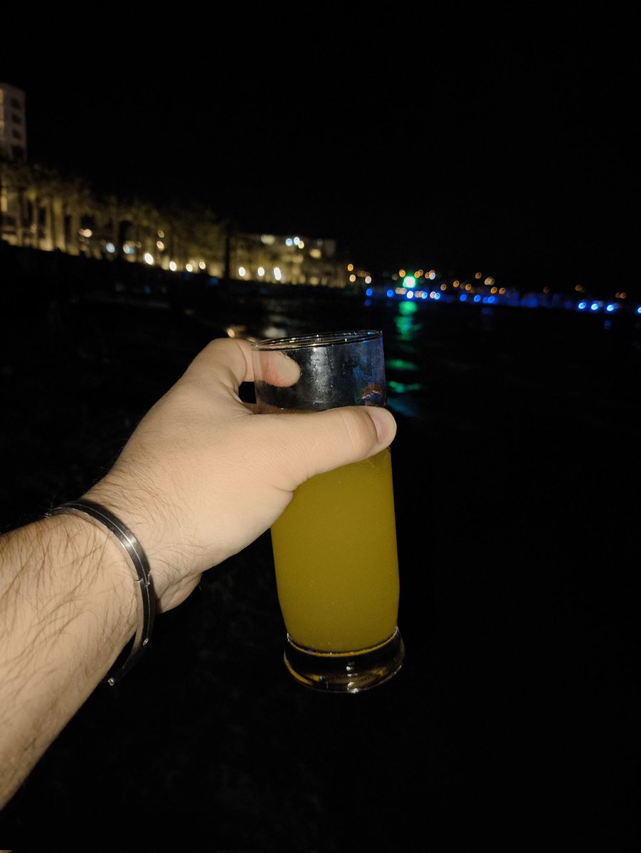 Önümüzdeki 3 gün aşırı sıcak olacakmış, sahile taşındık, içip denizde uyuyacağız. 
İyi geceler 🥂🌙