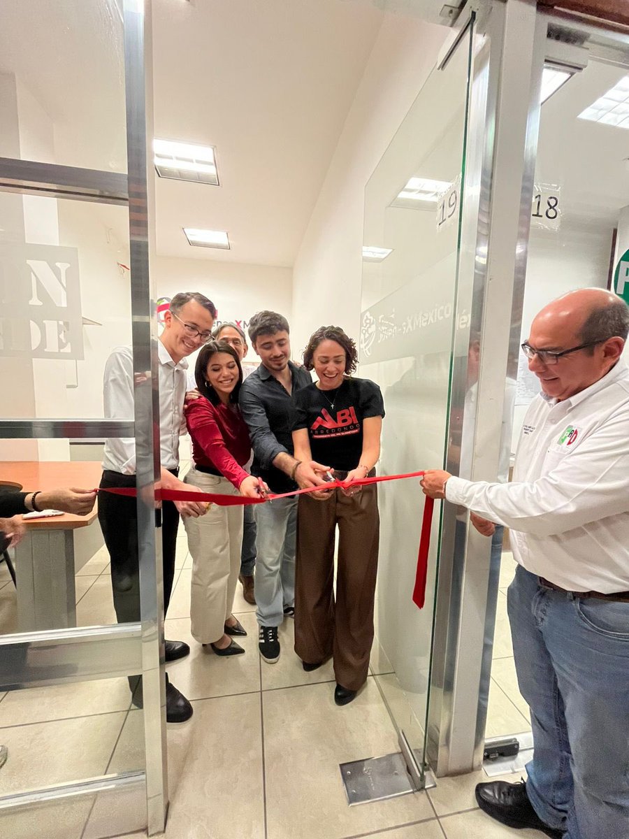 En Querétaro la juventud priista está de pie, con la frente en alto y el corazón firme lista para dar la batalla por México. Camila y Andrik asumieron la Dirigencia Estatal de La Red en este gran Estado. 🇲🇽