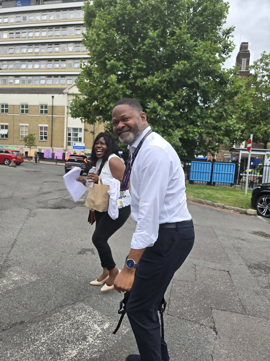 Derektracy1's tweet image. #SLAMRunners.... we missed our cheerleading running queen @zara71613976, but the @MaudsleyNHS team made it to Ruskin Park anyway. And some of our managers can run even in formal work wear....😎