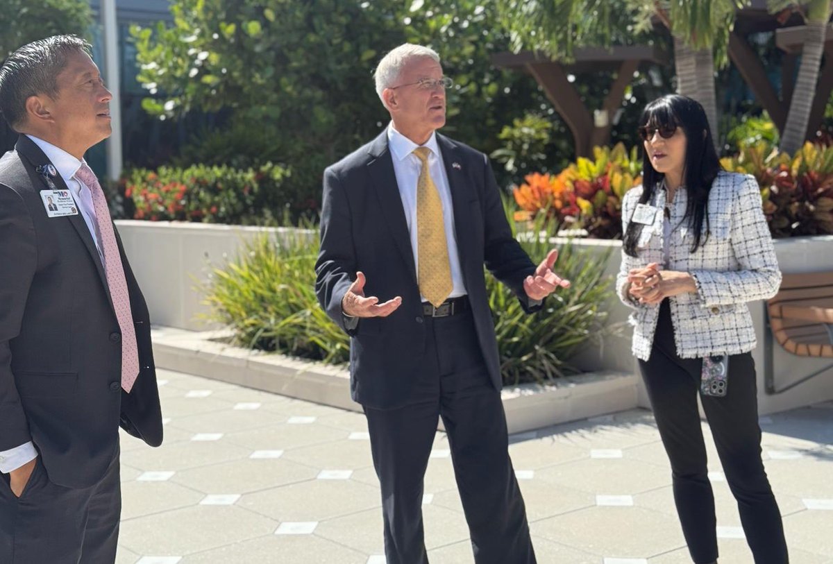 mhshospital's tweet image. Honored to welcome General James S. Hartsell, Executive Director of the @FLVetsAffairs, to Memorial Hospital West. He met with our leadership and toured Memorial West and the Memorial Cancer Institute.
Thank you, General, for your service and continued support of
our veterans!🫡