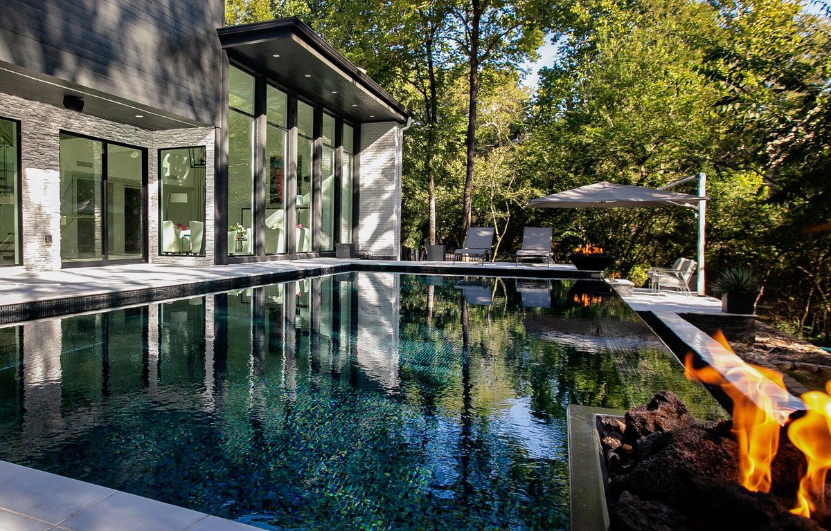 PlatinumPools's tweet photo. No passport needed when your backyard feels like a vacation with a resort-style pool and built in lounging spaces.

#BackyardVacation #StaycationHouston #CustomPoolBuilders #OutdoorRelaxation #LuxuryOutdoorDesign https://t.co/9vDXLqGKmx