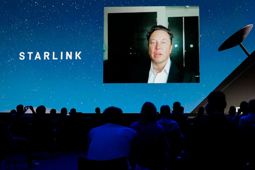 fedscoop's tweet image. Through direct sales and a constellation of resellers, the U.S. government is increasingly using Starlink. hubs.li/Q03yhBwF0