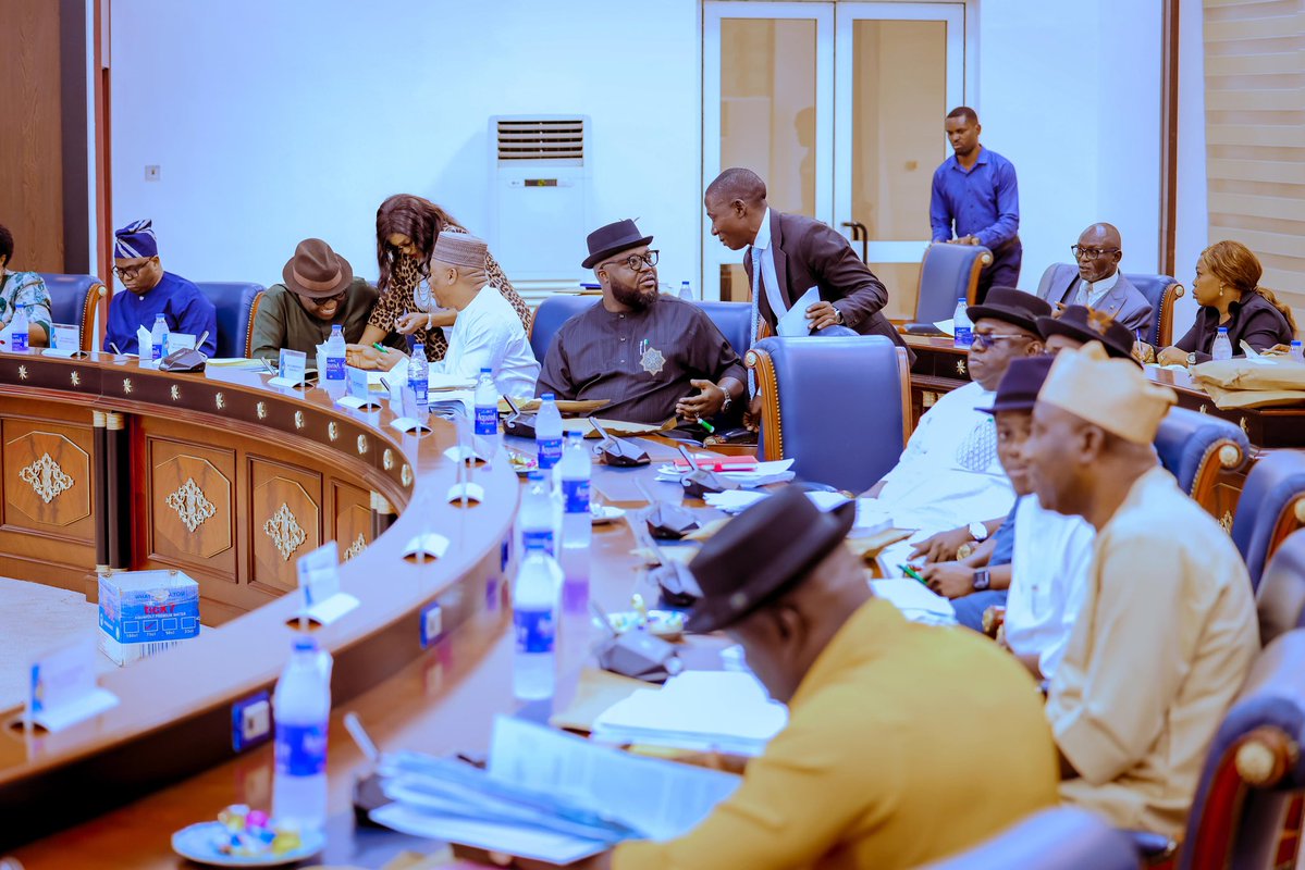 RtHonSheriff's tweet image. The Delta State Executive Council today approved the following:
- Design and construction of a flyover at Uromi Junction in Agbor, Ika South Local Government Area
- Design and construction of a flyover bridge spanning along the Ughelli/Patani (East-West) Highway at Otovwodo…