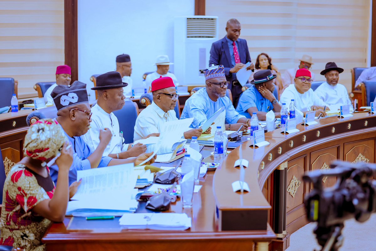 RtHonSheriff's tweet image. The Delta State Executive Council today approved the following:
- Design and construction of a flyover at Uromi Junction in Agbor, Ika South Local Government Area
- Design and construction of a flyover bridge spanning along the Ughelli/Patani (East-West) Highway at Otovwodo…
