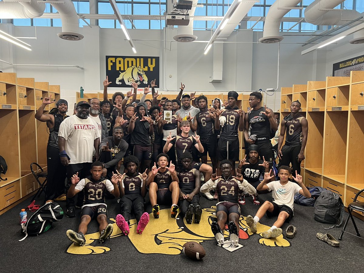bowiestatefb's tweet image. Congrats to New Town Blvd Boys on winning Session 2 of the 3rd Annual Kyle Jackson 7on7 Shootout
@_1Lboogie @_GBlll
#SPEED #power #BITEDOWN