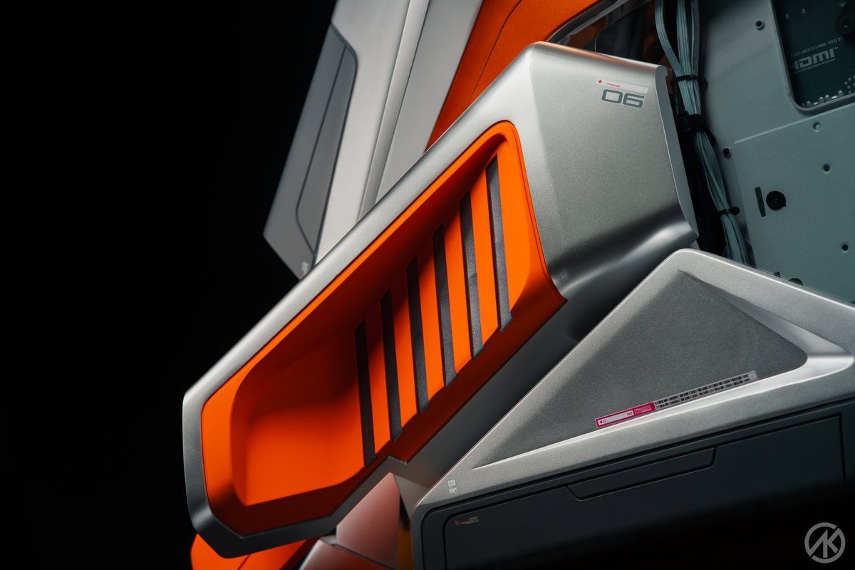 If you’re into futuristic vibes, this PC mod is seriously next level.
@AKMOD crafted many small design elements that make AERO SENTINEL so amazing.

📸 by: @AKMOD

#GEIL #AKMOD #PCModding #WorldChampion #futuristic  #spacecraft #CustomPC #PCGaming #TechArt #Modding