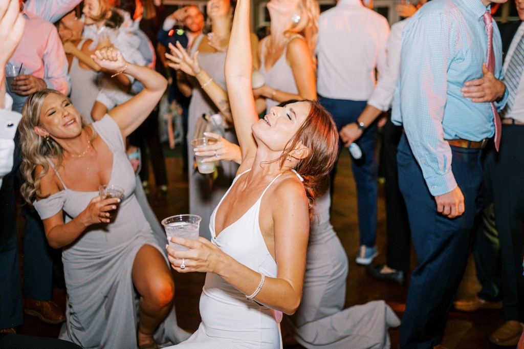 CarolinaDJPros's tweet photo. Who sang it best? And what do you think they're singing?

#sing #singoutloud #capturethis #charlottedj #ashevilledj #charlestondj #wilmingtondj #dj #weddingdj #carolinadjpros https://t.co/tZx84x2iFt