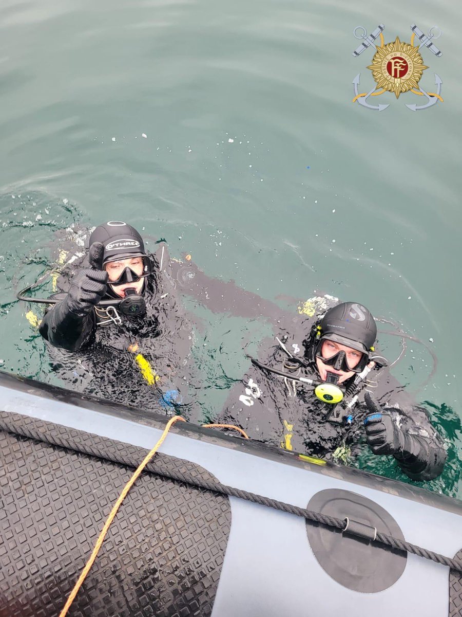 naval_service's tweet image. 🚢 Naval Dive Training at Sea!
The Navy Divers of P61 are conducting high‑intensity dive training during their MDSO patrol—focusing on buoyancy, emergency drills, seabed & hull searches.
The elite divers are used to Atlantic conditions-zero visibility, strong currents, 60meter