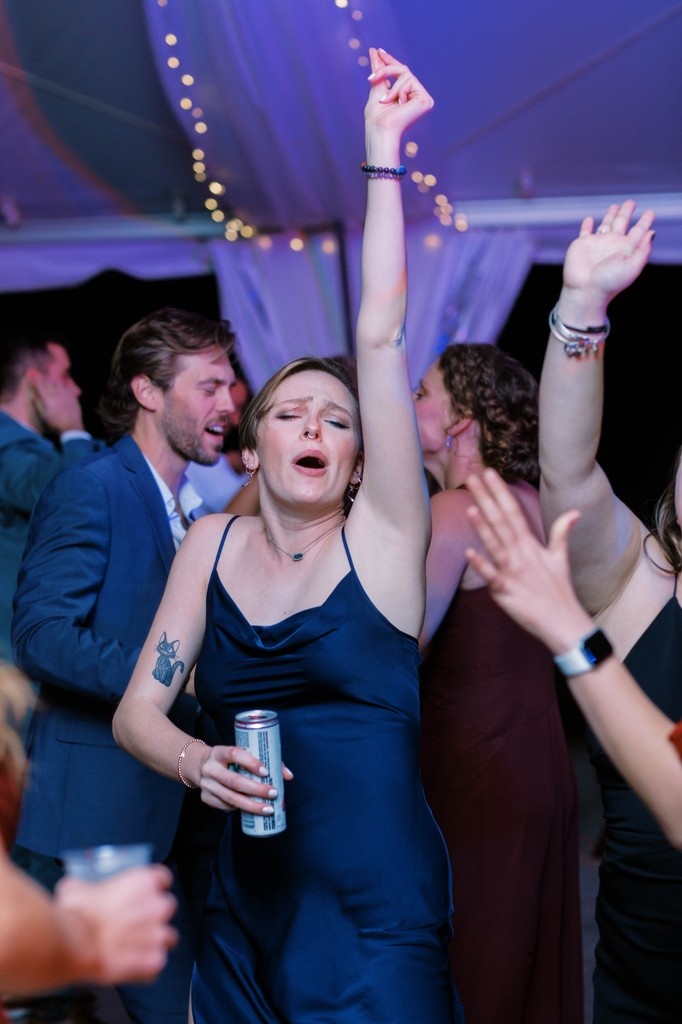 Who sang it best? And what do you think they're singing?

#sing #singoutloud #capturethis #charlottedj #ashevilledj #charlestondj #wilmingtondj #dj #weddingdj #carolinadjpros