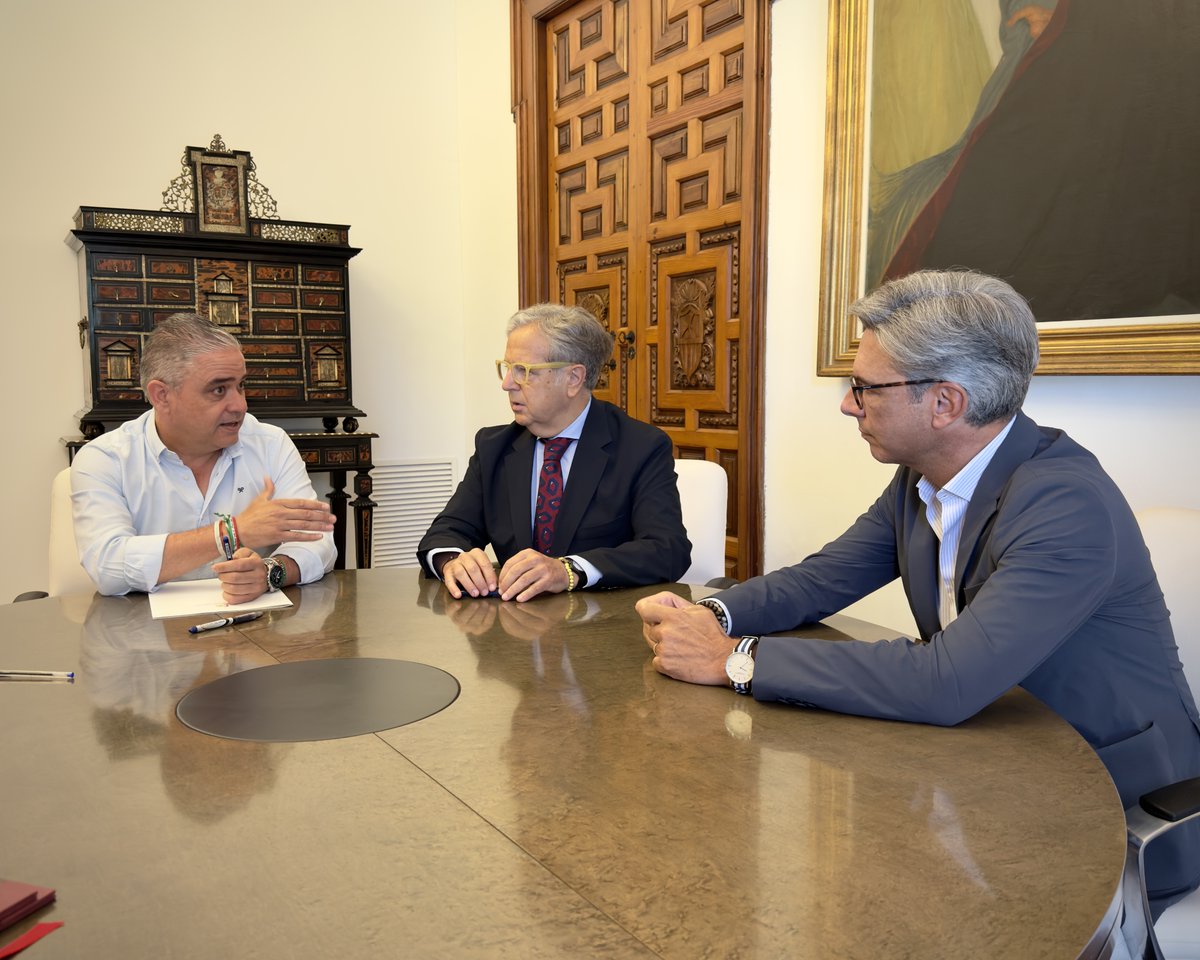 Ayuntamiento de Fuente Palmera (@fuentepalmera_) on Twitter photo Hoy se ha firmado la cesión al Ayuntamiento de dos tramos de carretera por parte de <a href="/dipucordoba/">Diputación de Córdoba</a>, lo que permitirá su gestión directa. Un paso clave para mejorar nuestras vías. Hoy se ha firmado la cesión al Ayuntamiento de dos tramos de carretera por parte de <a href="/dipucordoba/">Diputación de Córdoba</a>, lo que permitirá su gestión directa. Un paso clave para mejorar nuestras vías.