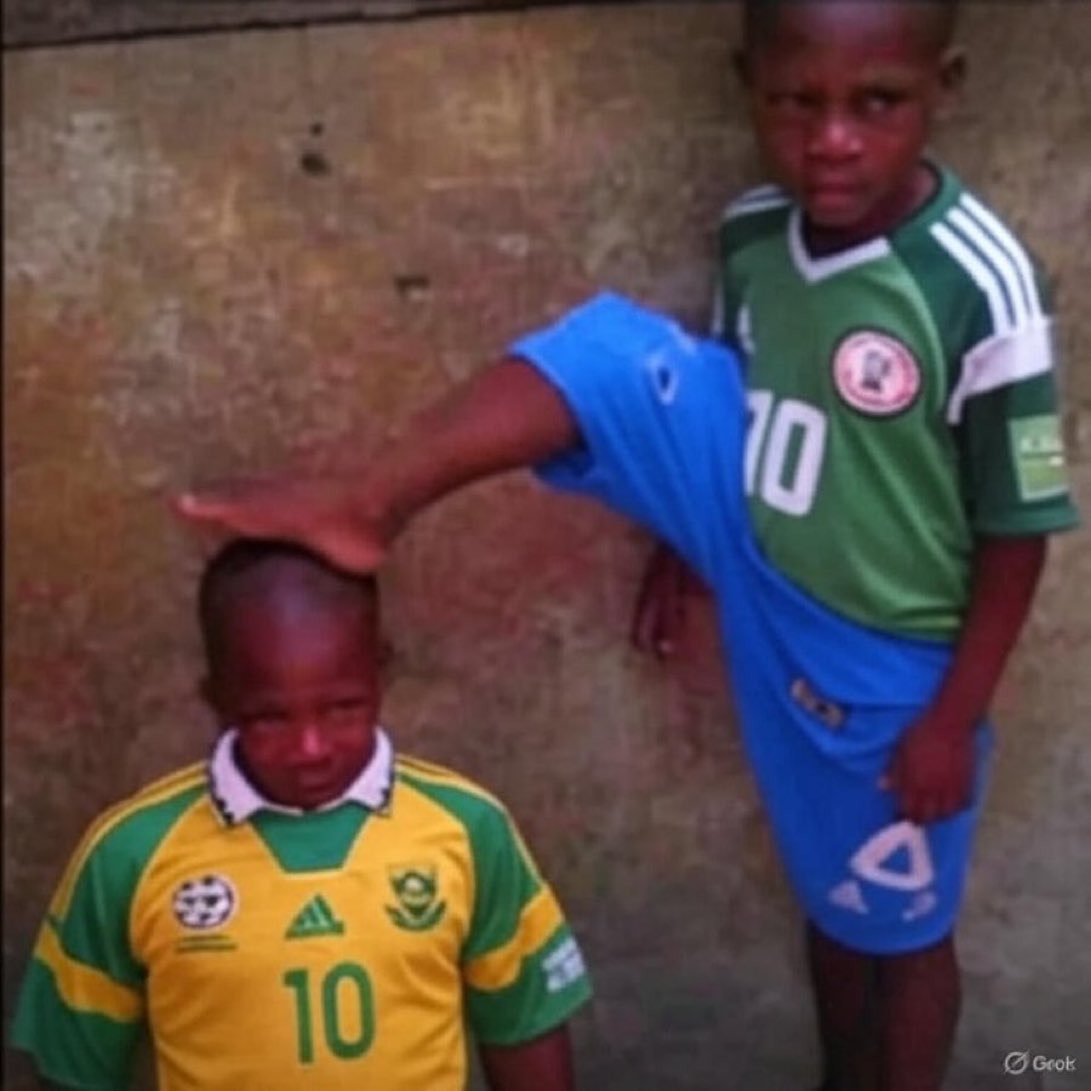 _AsiwajuLerry's tweet image. Nigeria men flog South Africa men.
Nigeria women flog South Africa women.
Nigeria vs South Africa everytime we meet: