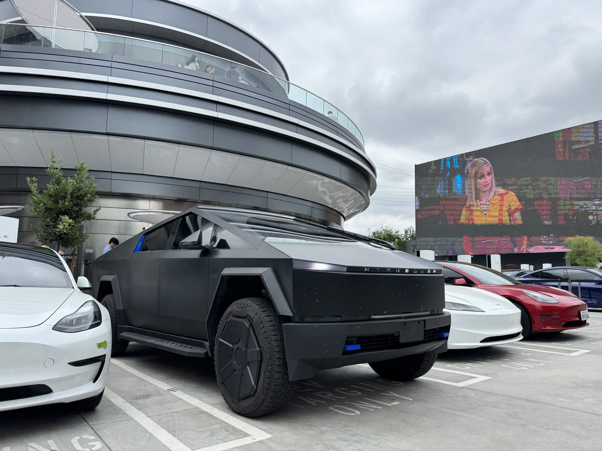 JEHazel75's tweet image. Great parking! The Tesla Diner was already at charging capacity by 11:30 am!
@chattybird0306