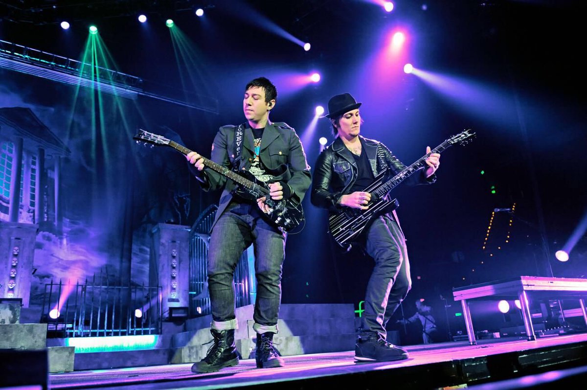 STCONightmares's tweet image. Zacky V and Syn Gates performing live at the Rupp Arena in Lexington, Kentucky on the Nightmare After Christmas Tour - 28th January 2011
📷: Amy Harris
