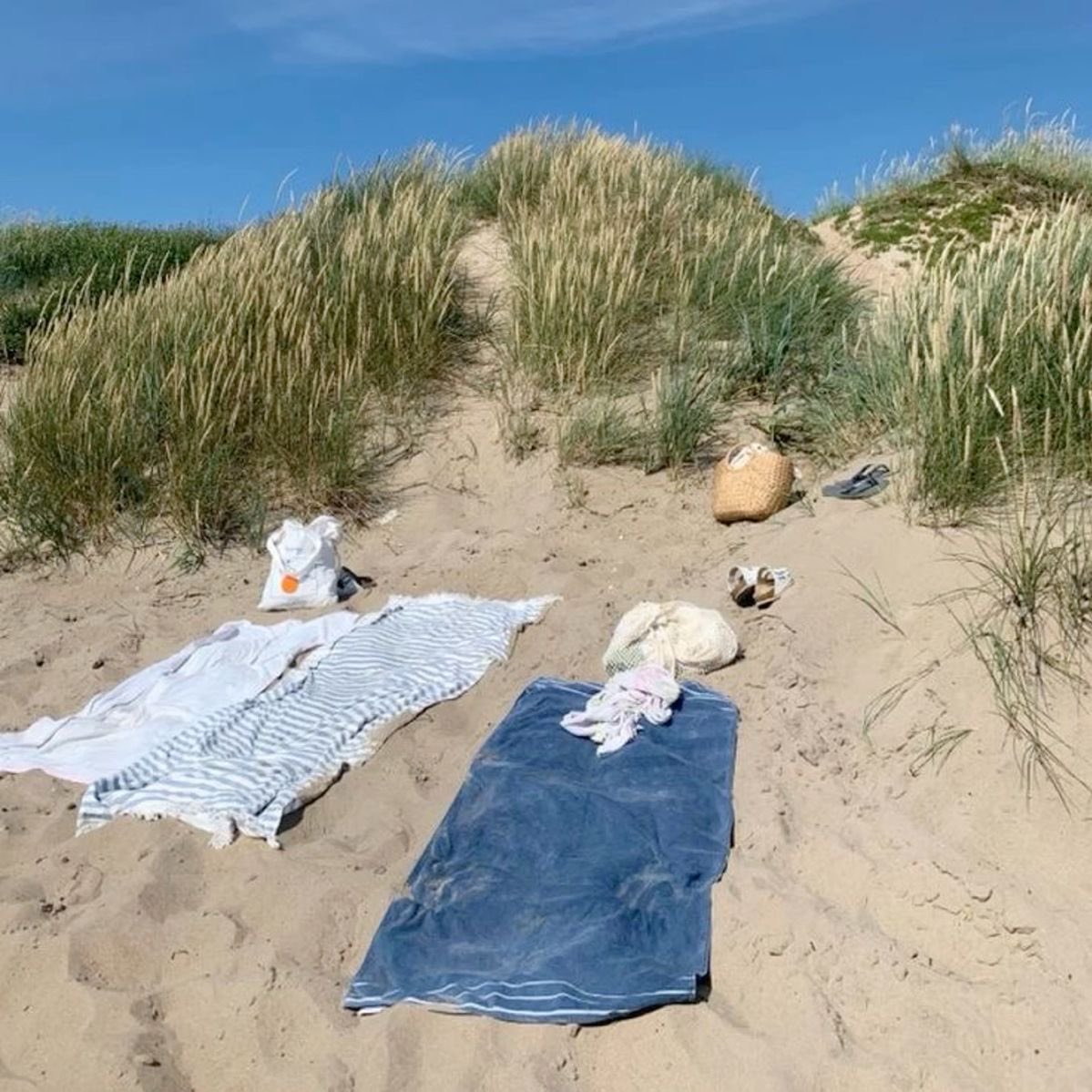 CARTIERANG3L's tweet image. shades of summer