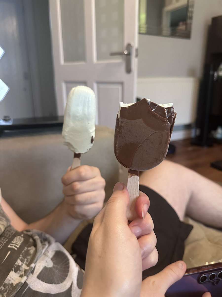 Dan and I have 2 very different way of eating ice cream bars…

One of us is definitely a serial killer and I’m pretty sure it’s not me