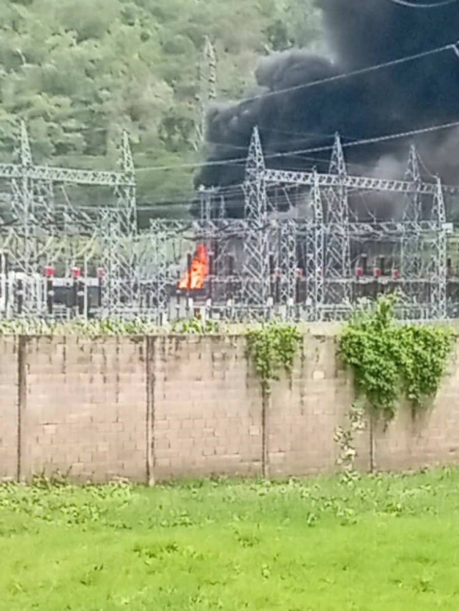 locoincorrectos's tweet image. 🇻🇪 Última Hora 🚨 Informan que hay un apagón en el estado Aragua, debido a un incendio en la Sub estación El Macaro, Turmero.