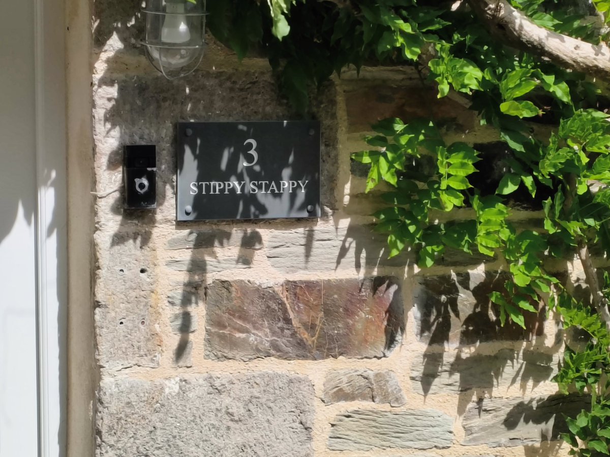PhilippaFord1's tweet image. For those that know! Enjoying a lovely break in one of the most fabulous places in the world. Just been to get pasties from Aggie! 🤔🤔🤔 @JennyFrancis88 @Non104Griffiths @JonRyanCSP @NestaLloydJones @JoeCas71 @JennieEcsp @Badj1960 @sas1933