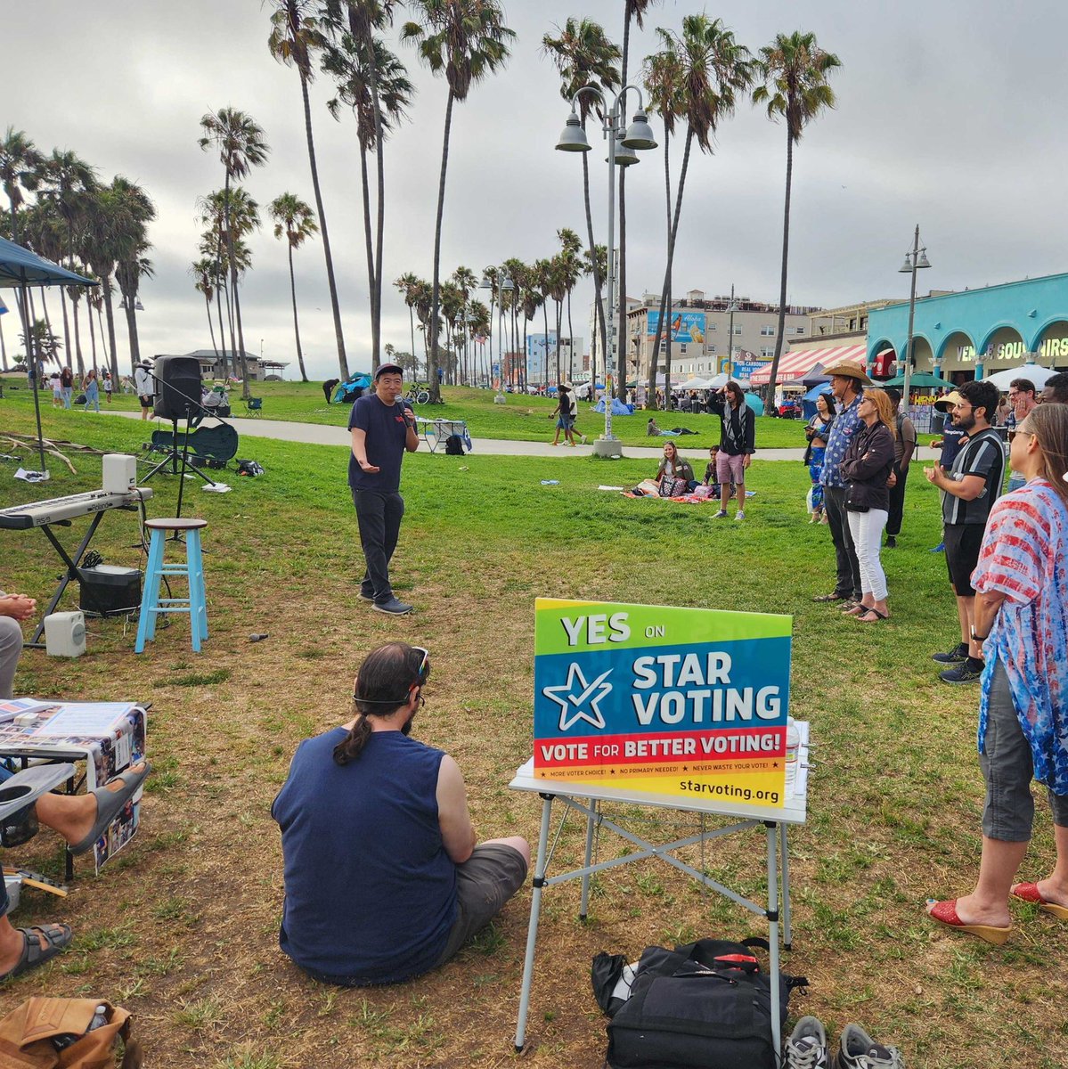 5starvoting's tweet image. Steve and @AskArendPeter attended a recent @Fwd_Party event and had some great conversations about STAR Voting. @AndrewYang was there!